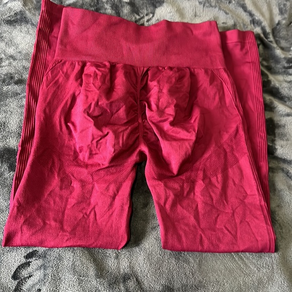 ❣️3/$30 SHEIN booty scrunch workout pants - Picture 4 of 6